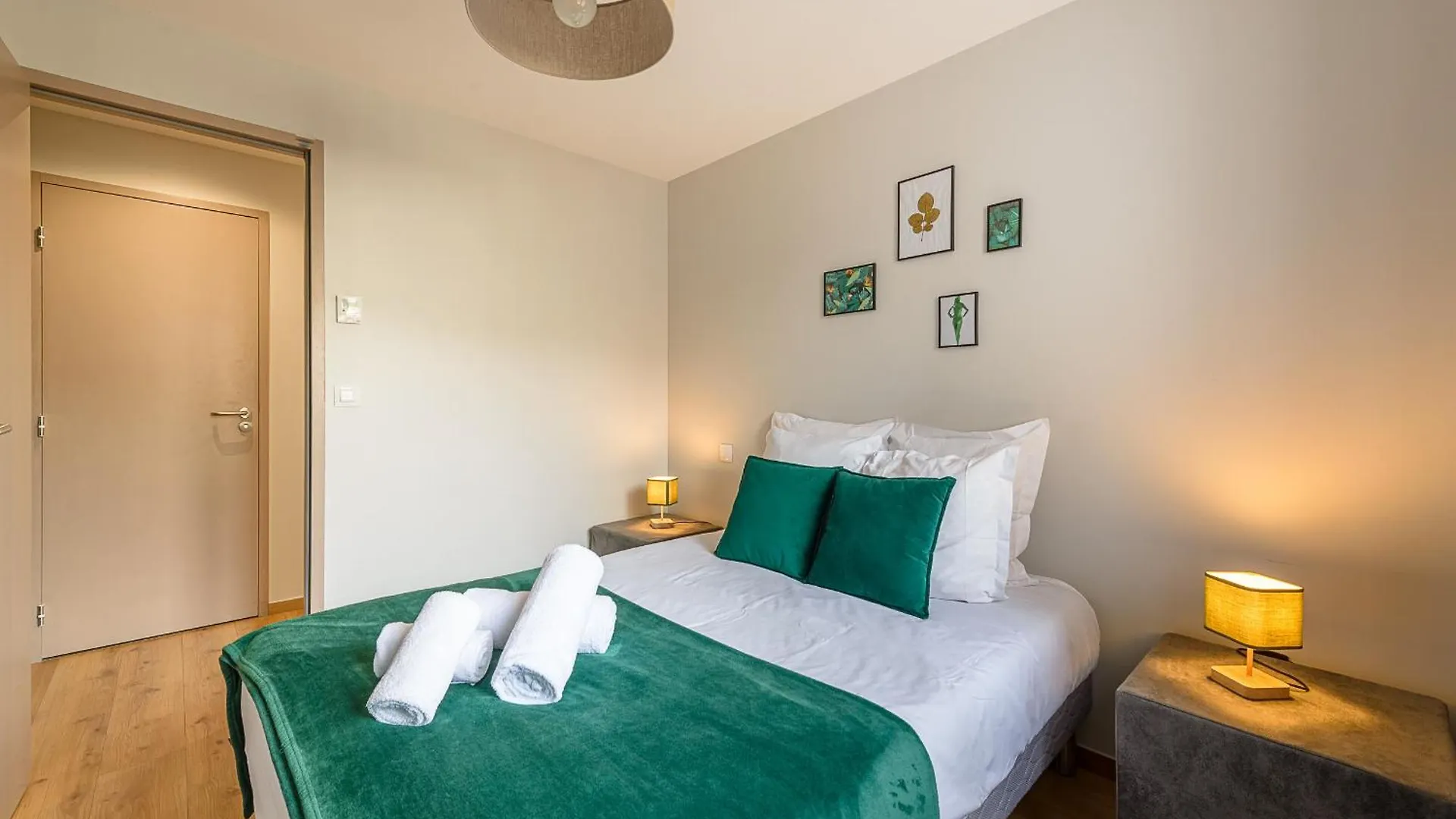 Aux Portes De L'Imperial Palace, Lla Selections By Location Lac Annecy